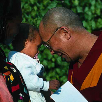 Dalai Lama und Baby (IQ83)