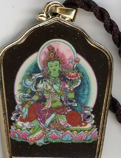 Anhänger mit bemalter grüne Tara und goldenen Mantra