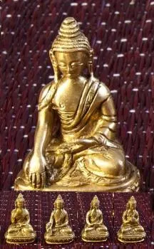 Die 5 Buddha Familien Statute