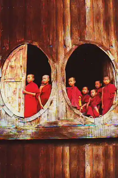 Postkarte Buddhist Novice Boys (IQN71)