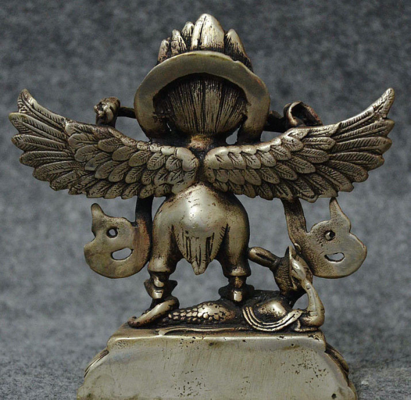 Garuda Statue versilbert
